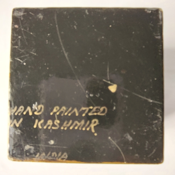 Kashmir Hand Painted Laquer Paper Mache Trinket Box Made in India - Picture 2 of 11